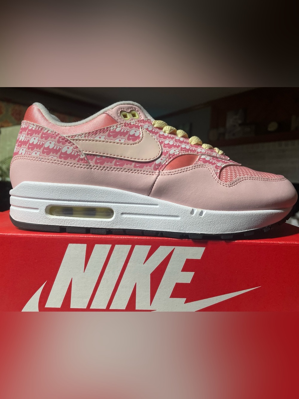 Nike Air Max 1
Strawberry Lemonade (2020)
8M-9.5 W